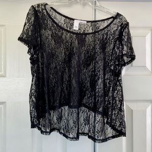NWOT Cute Lace Cropped Swing Top